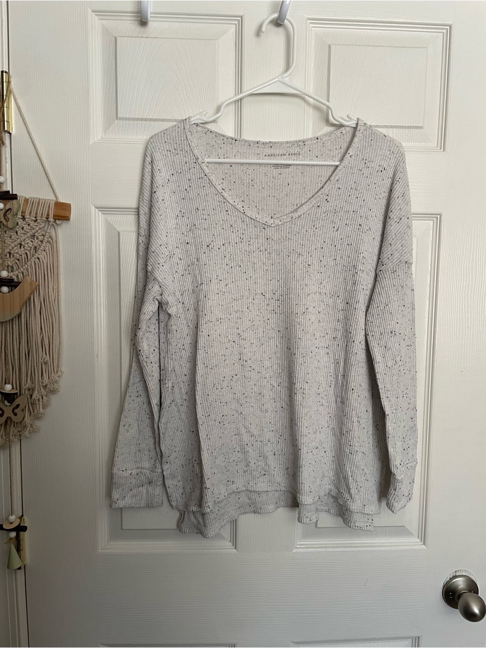 American Eagle Women’s size Small Cozy Speckled V-Neck Sweater Light Grey/Black